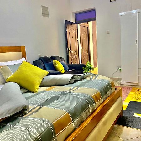 Crystal Apartments Entebbe Uganda Next To Un Base Exteriör bild